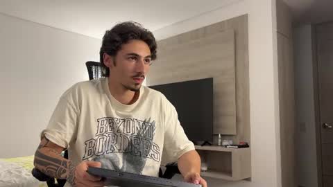 Snapshot of david_muller_ chatting on 07-02-26, 11:44 David online show from 07-02-26, 11:44