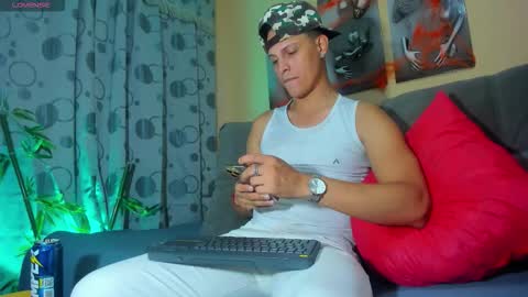 Snapshot of david_neill chatting on 11-03-25, 02:02 David Neill online show from 11-03-25, 02:02