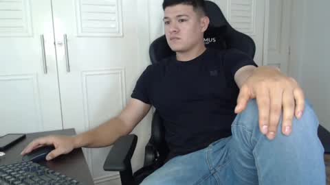 Snapshot of david_smit_ chatting on 01-14-25, 07:00 david smit online show from 01-14-25, 07:00