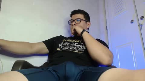 Snapshot of david_smit_ chatting on 10-10-25, 04:28 david smit online show from 10-10-25, 04:28