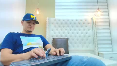 david_victoriaa online show from 11-28-25, 01:25