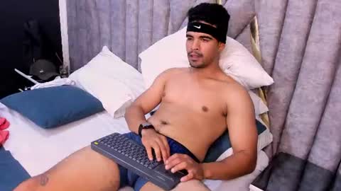 Snapshot of davidclarck_ chatting on 07-28-26, 04:08 David online show from 07-28-26, 04:08