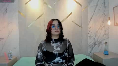 Snapshot of davis_emma chatting on 03-11-25, 02:43 Emma online show from 03-11-25, 02:43