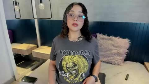 Snapshot of davis_emma chatting on 09-13-25, 07:24 Emma online show from 09-13-25, 07:24