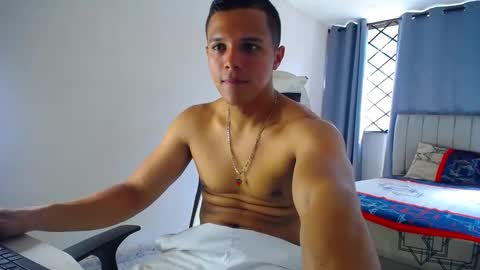 Snapshot of davisito7 chatting on 02-04-26, 07:20 David Angel online show from 02-04-26, 07:20