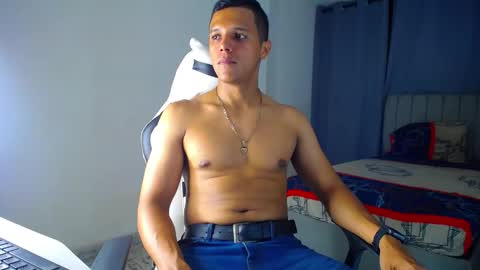 Snapshot of davisito7 chatting on 02-09-26, 04:27 David Angel online show from 02-09-26, 04:27