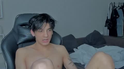 Snapshot of davisross chatting on 12-19-24, 03:18 davis online show from 12-19-24, 03:18