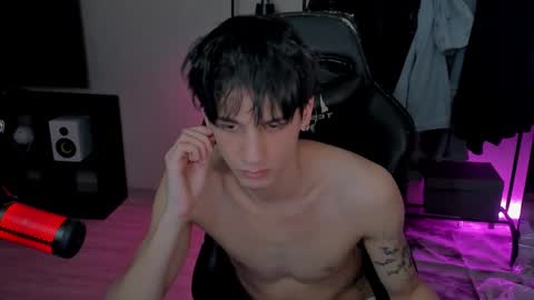 Snapshot of davisross chatting on 02-05-25, 10:01 davis online show from 02-05-25, 10:01