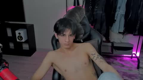 Snapshot of davisross chatting on 02-17-25, 06:04 davis online show from 02-17-25, 06:04