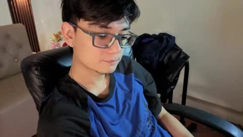 Snapshot of davoxer chatting on 04-23-26, 04:24 davoxer online show from 04-23-26, 04:24