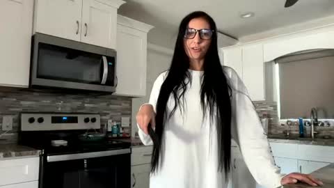 Snapshot of dazeydo chatting on 06-17-26, 06:42 Dazey online show from 06-17-26, 06:42