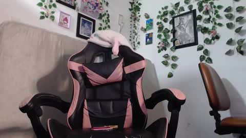 Snapshot of dazzayyy chatting on 12-04-24, 12:52 dazzayy online show from 12-04-24, 12:52