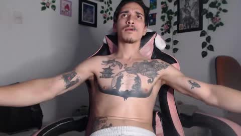 Snapshot of dazzayyy chatting on 12-13-24, 12:20 dazzayy online show from 12-13-24, 12:20