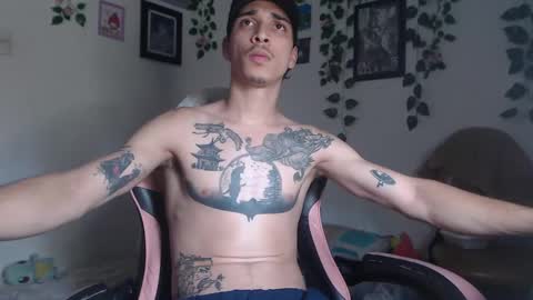 Snapshot of dazzayyy chatting on 12-22-24, 08:36 dazzayy online show from 12-22-24, 08:36