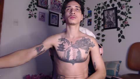 Snapshot of dazzayyy chatting on 12-25-24, 12:59 dazzayy online show from 12-25-24, 12:59