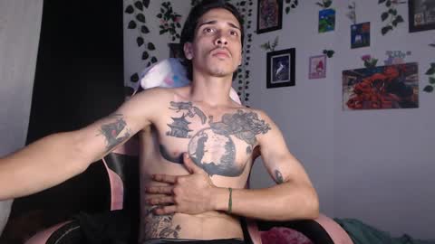 Snapshot of dazzayyy chatting on 02-13-25, 12:57 dazzayy online show from 02-13-25, 12:57