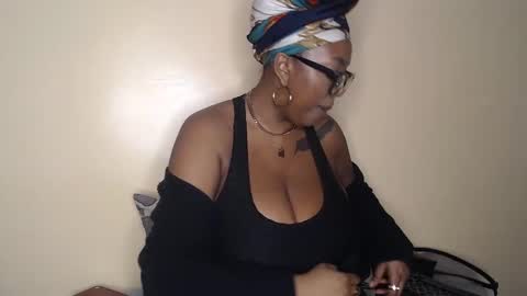 Snapshot of dchcco chatting on 01-26-25, 01:20 Duchess Coco - Coco Puffs online show from 01-26-25, 01:20