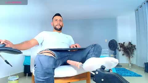 Snapshot of dcollins_ chatting on 03-05-25, 12:27 dcollins_ online show from 03-05-25, 12:27