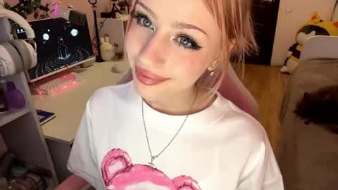 Snapshot of deannmagnie chatting on 04-28-26, 01:04 Maggie online show from 04-28-26, 01:04