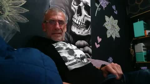 deanofflove2210 online show from 07-10-26, 07:34
