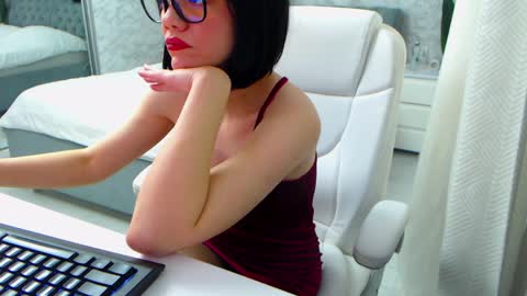 Elly online show from 04-07-26, 08:04