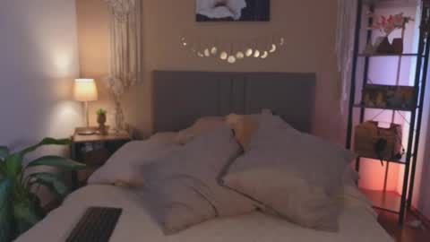 Moa . online show from 04-03-26, 01:53