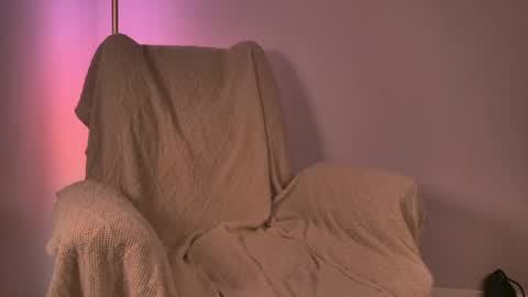 Moa . online show from 04-18-26, 07:07