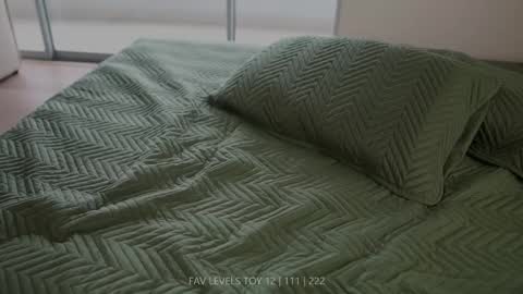 NINA   30OFF online show from 12-20-25, 12:12