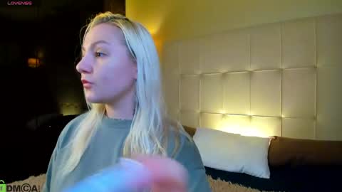 Debbie Mon Tue Fri Sun Sat GMT 3 1000am - 0400pm  online show from 04-02-26, 05:21