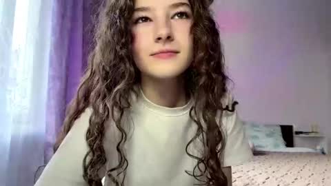 Snapshot of deborabeaugard chatting on 03-12-26, 01:39 Sarah online show from 03-12-26, 01:39