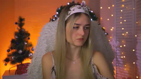 Snapshot of deboralarson chatting on 12-19-25, 03:35 Debora online show from 12-19-25, 03:35