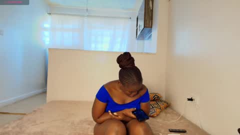Snapshot of deeloverxx chatting on 04-01-26, 05:19 Dee online show from 04-01-26, 05:19