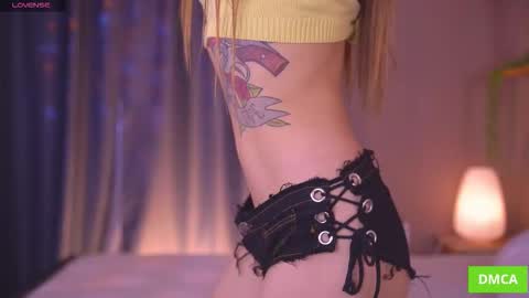 Snapshot of deeptalkss_ chatting on 11-20-25, 08:14 Eva online show from 11-20-25, 08:14