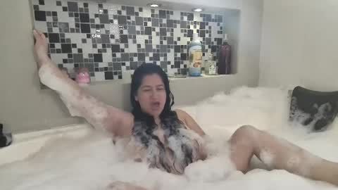 Snapshot of deesseluxure_ chatting on 02-09-25, 01:56 Andre online show from 02-09-25, 01:56