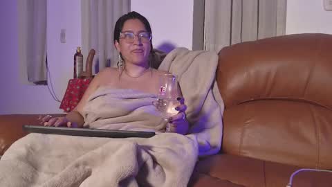 Snapshot of deesseluxure_ chatting on 02-20-25, 09:33 Andre online show from 02-20-25, 09:33