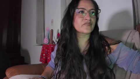 Snapshot of deesseluxure_ chatting on 11-12-25, 03:29 Andre online show from 11-12-25, 03:29