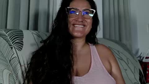 Snapshot of deesseluxure_ chatting on 04-15-26, 05:14 Andre online show from 04-15-26, 05:14