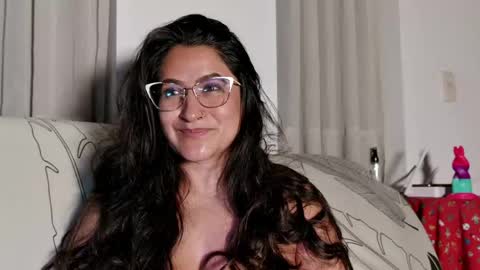 Snapshot of deesseluxure_ chatting on 05-16-26, 05:48 Andre online show from 05-16-26, 05:48