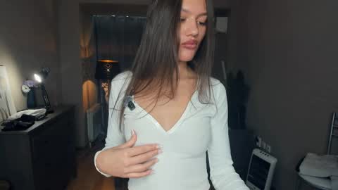 Snapshot of deidreluer chatting on 05-17-26, 07:50 Laura online show from 05-17-26, 07:50