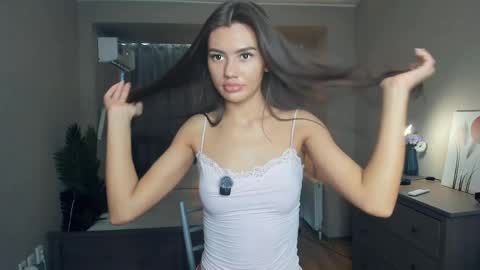 Snapshot of deidreluer chatting on 05-23-26, 07:24 Laura online show from 05-23-26, 07:24