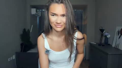 Laura online show from 06-22-26, 08:11