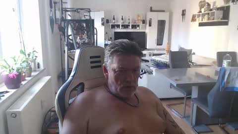 Snapshot of deinprinz2312 chatting on 03-10-25, 01:10 deinprinz2312 online show from 03-10-25, 01:10