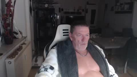 Snapshot of deinprinz2312 chatting on 10-17-25, 04:04 deinprinz2312 online show from 10-17-25, 04:04