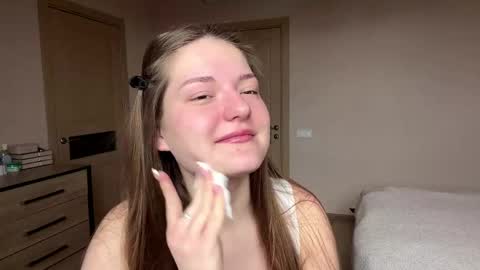 Mila online show from 04-12-26, 08:30