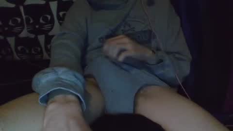 Snapshot of dekustick__ chatting on 10-19-25, 02:45 CozyClementine online show from 10-19-25, 02:45