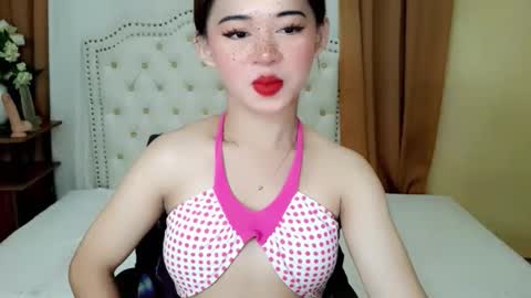 Snapshot of deliciously_sophie chatting on 05-18-26, 02:51 Sophie online show from 05-18-26, 02:51