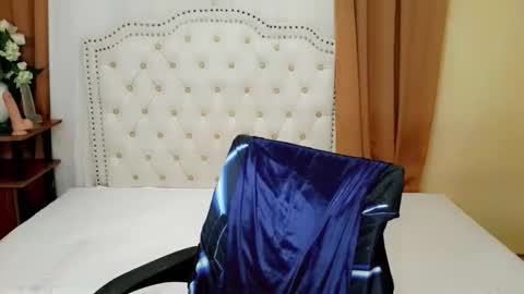 Snapshot of deliciously_sophie chatting on 05-18-26, 04:07 Sophie online show from 05-18-26, 04:07