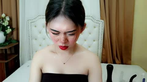Sophie online show from 06-16-26, 02:58