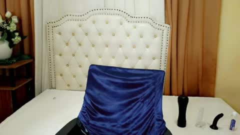 Sophie online show from 06-25-26, 04:34