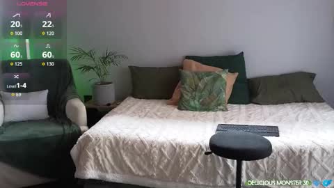 Kitty online show from 11-27-25, 07:43